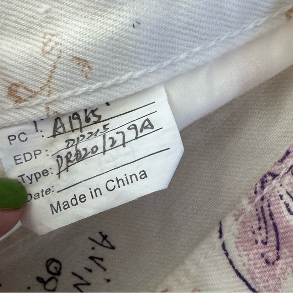 New Sample Levis High Waisted Space Doodle Jean Shorts size 27 - Picture 5 of 10